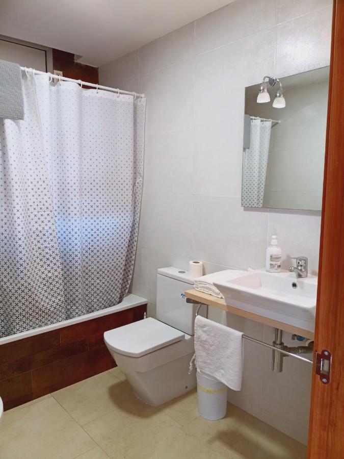 Chalet Amplio Con Jardin Y Zona Barbacoa. เรวส์ ภายนอก รูปภาพ